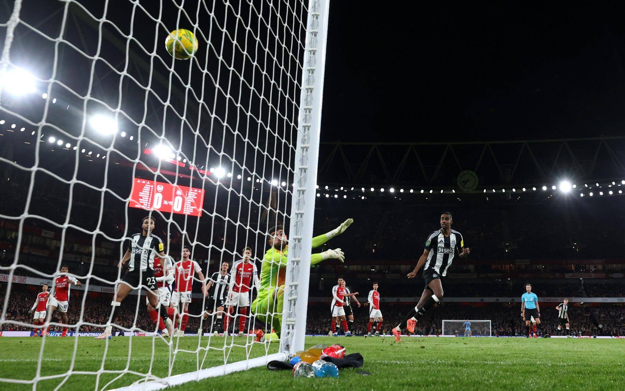 包含阿尔勒队迎来比赛，全力争取胜利的词条