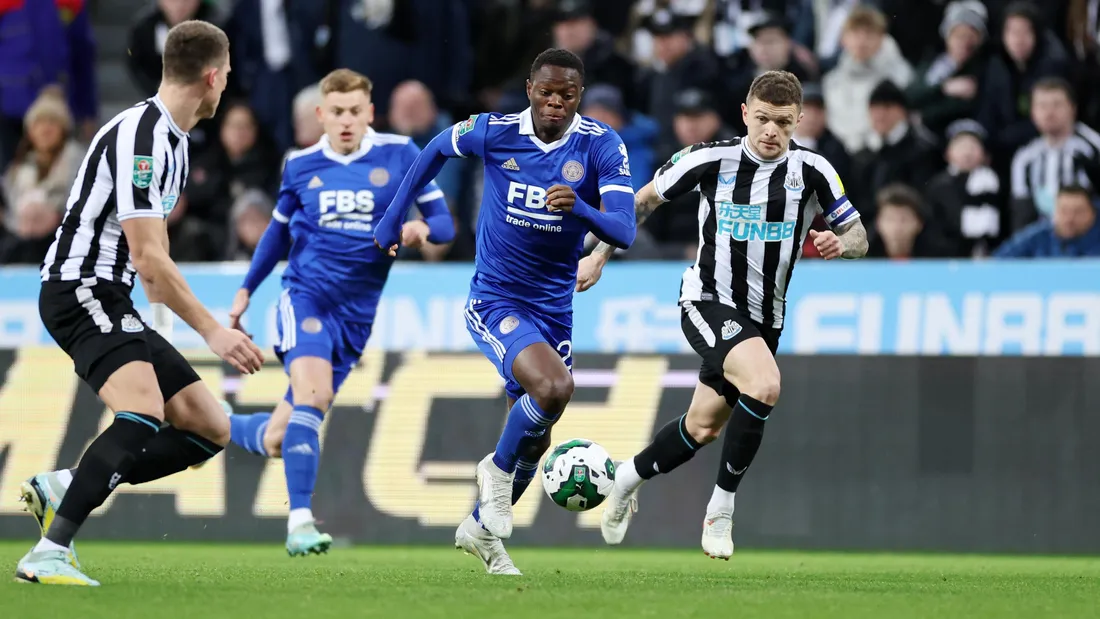 西亚卡姆连续十五场比赛得分超过赛事规则更新，曼联挑战极限！的简单介绍